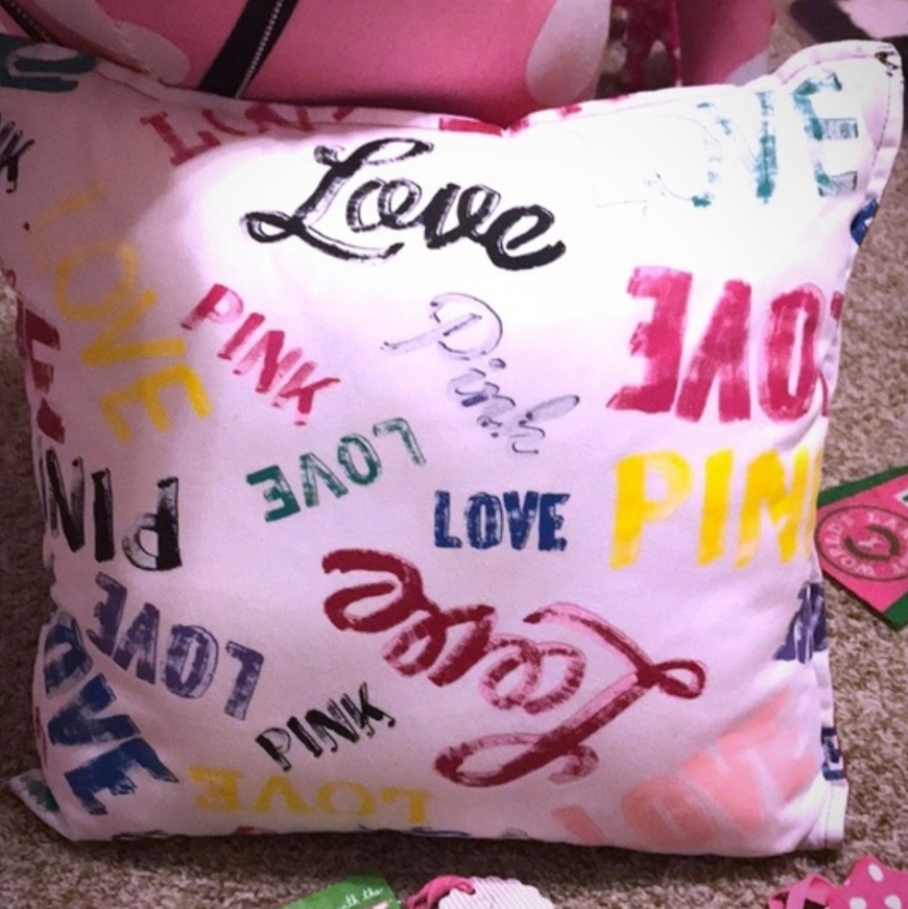 💕 VS PINK RARE Dorm Multi Script Pillow 💕 ERHTF Love Logo Rainbow